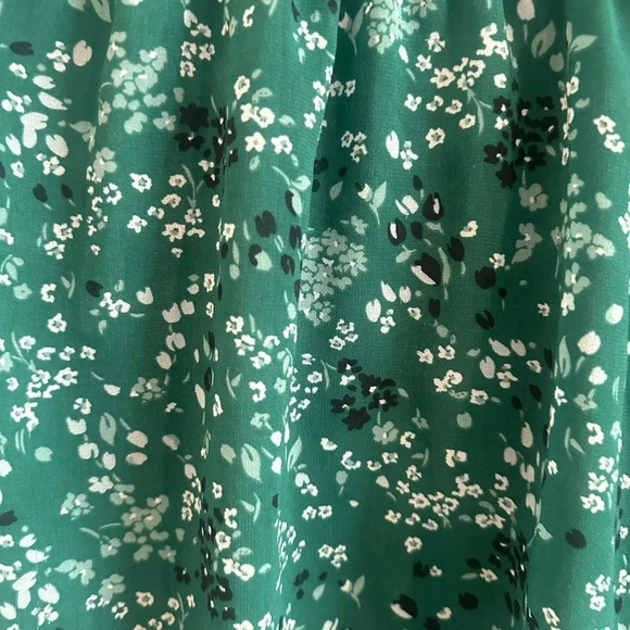 Ann Taylor Green and White Puff Sleeve Blouse - Picture 5 of 6